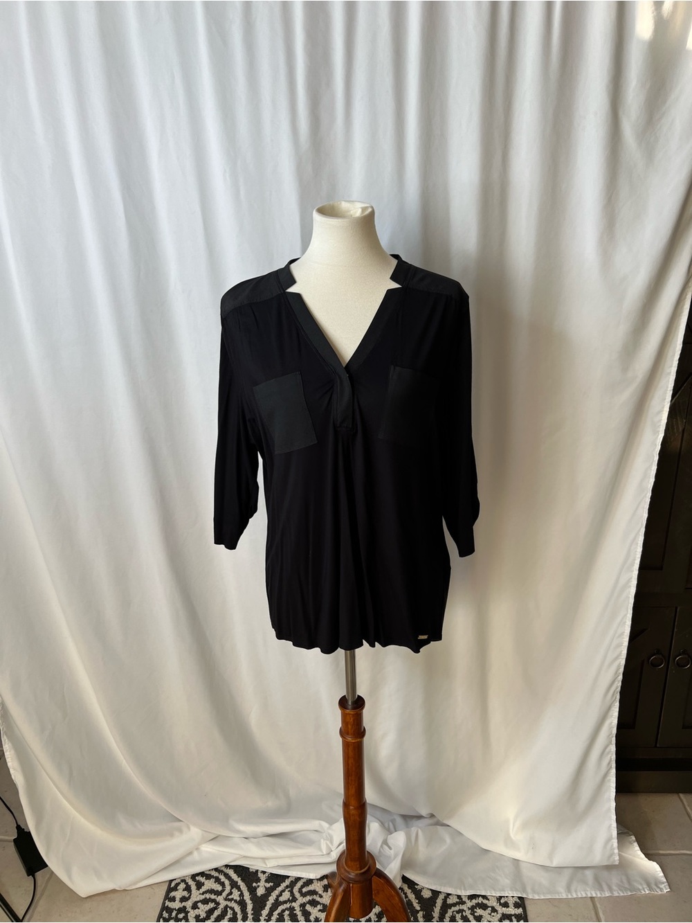 🖤 Calvin Klein Black Blouse – Roll Tab Sleeve V-Neck (Size Large)